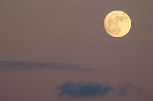 The moon over Las Palmas